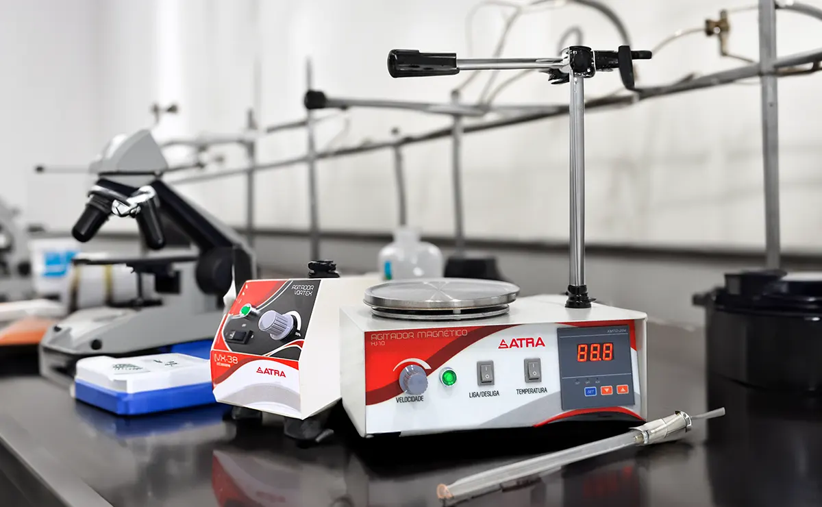 Um Guia para Escolher o Agitador Ideal para Seu Laboratório